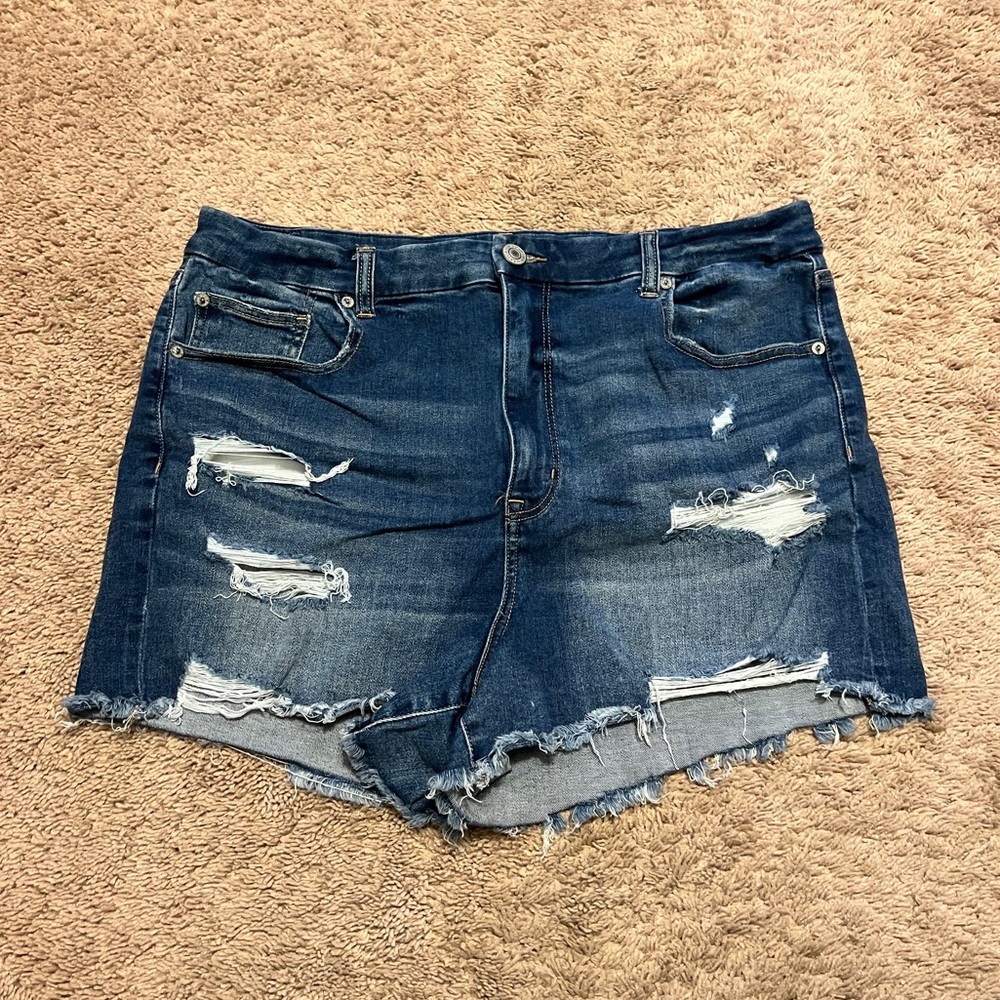 AE CURVY HI-RISE SHORTIE JEAN SHORTS!